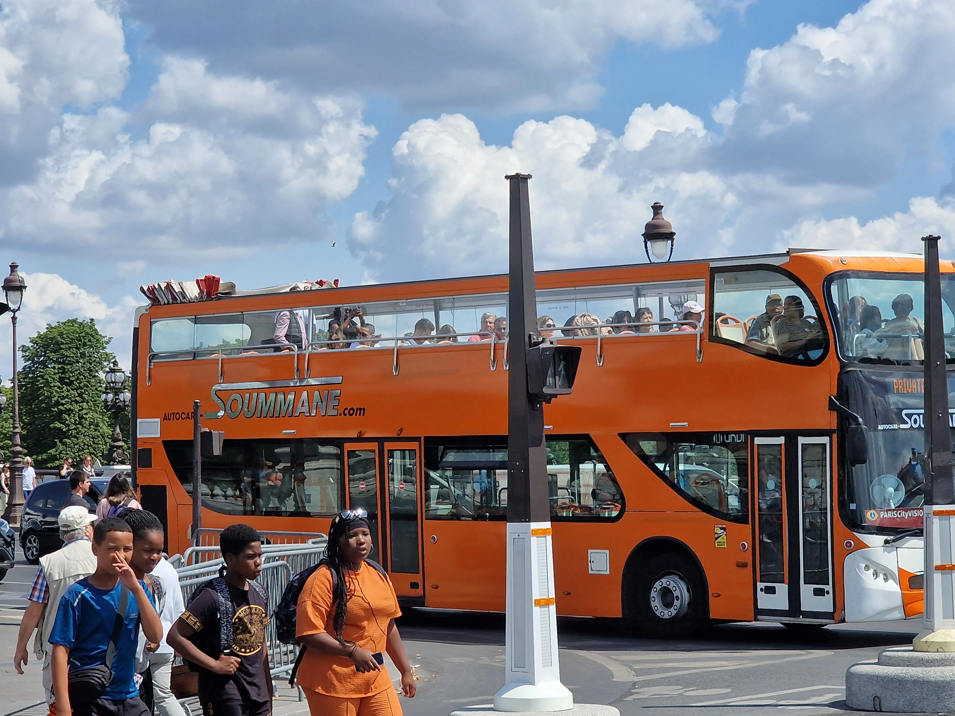 Vue du bus cabriolet - Autocars-soummane
